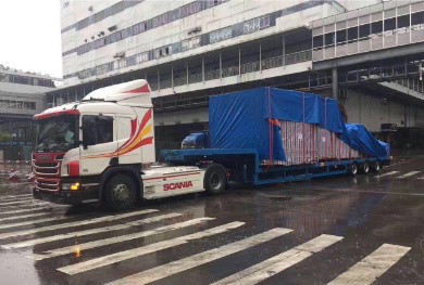 鴻泰信中港平板車在某大型工廠運輸精密設備